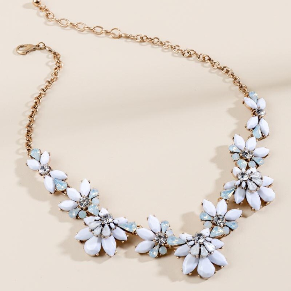 ADRIANNA TONAL STATEMENT NECKLACE
FRANCESCA’S - Picture 3 of 7